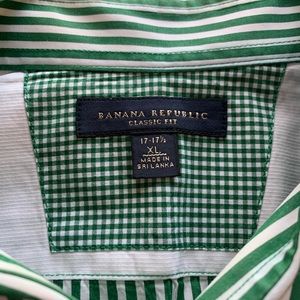 Banana republic men’s button up long sleeve shirt. XL green/white pin stripes